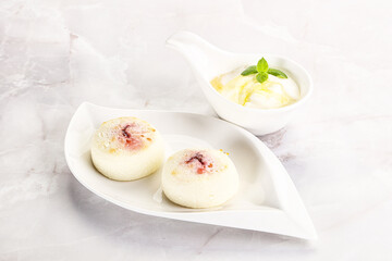 Curd pancakes with sour cream