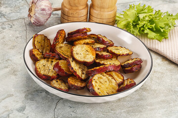 Baked red batat slices with herbs