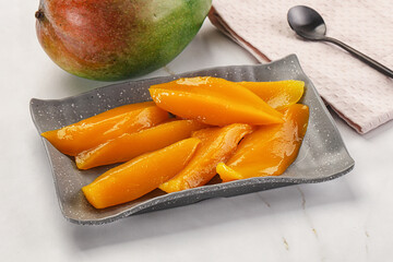 Canned mango slices in the bowl