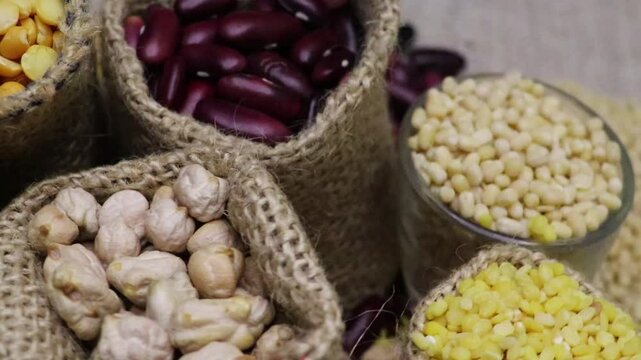 
Various grain, cereals, beans rotating, closeup slow motion video. looped video for advertising.
