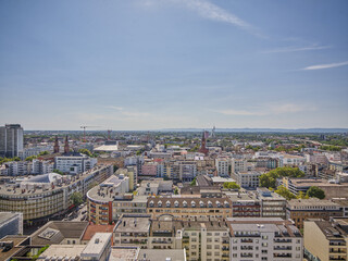 Fototapeta premium Luftaufnahme von Ludwigshafen: Blick auf die Stadt mit Lutherbrunnen, Brücke und mehr