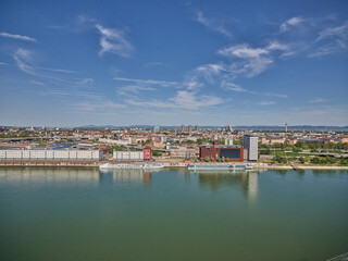 Blick auf den Rhein zwischen Ludwigshafen und Mannheim