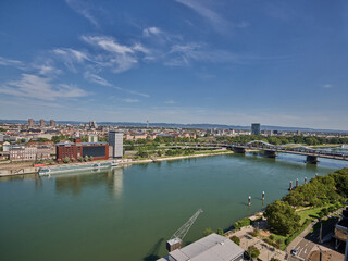 Blick auf den Rhein zwischen Ludwigshafen und Mannheim