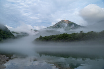 朝もやの梓川　上高地