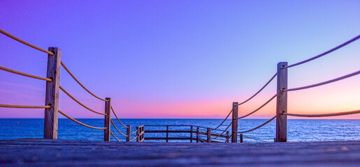 Hölzerner Gehweg an der Atlantikküste bei Albufeira/Algarve Portugal