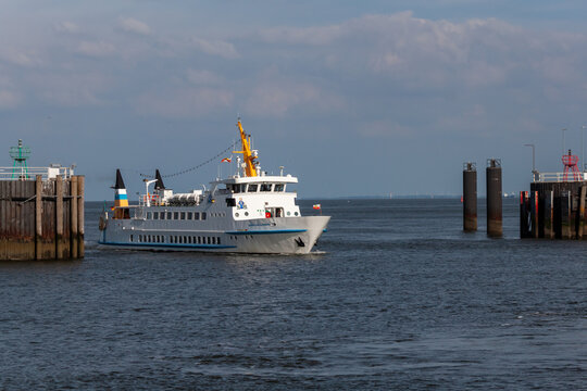 Passagierschiff WAPPEN VON CUXHAVEN. From 2021, the ship is used by the shipping company Cassen Eils for tours of the Cuxhaven harbor