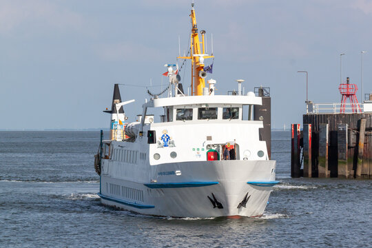 Passagierschiff WAPPEN VON CUXHAVEN. From 2021, the ship is used by the shipping company Cassen Eils for tours of the Cuxhaven harbor