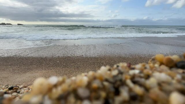 Olas y surf en la playa