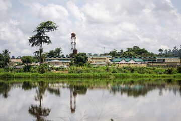 Obraz premium ebolowa municipal lake lined with greenery and trees with the market in the background