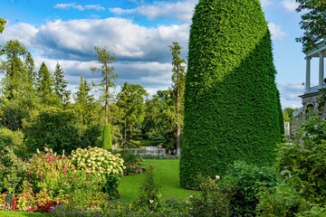 Obraz premium Landscape design in a summer park