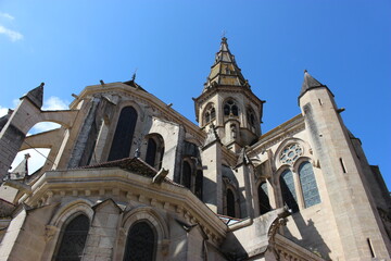 Semur-en-Auxois : clocher et abside de la collégiale Notre-Dame vus de l'extérieur