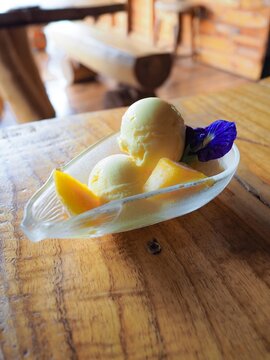 Ice cream mango of Thailand 