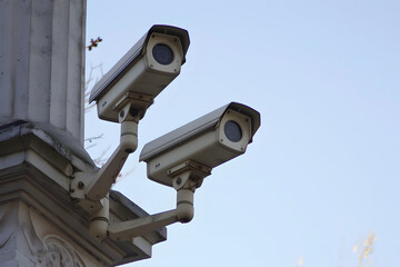 Überwachungskameras im städtischen Raum für Sicherheit und Schutz