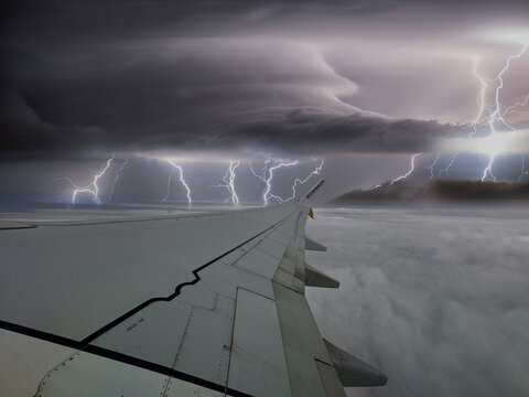 ryanair b737 vue hublot sous les orages