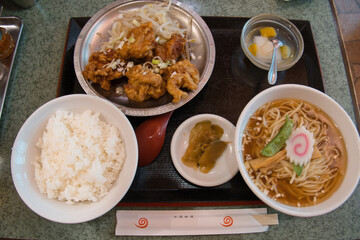 中華料理のから揚げとラーメンセット