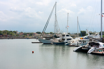 Obraz premium Boats in Boom Marine Port Banyuwangi Indonesia at sunny day