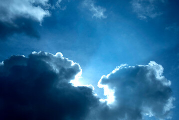 The sky has the light of the sun, the sky is blue, there are small and large clouds alternating and...