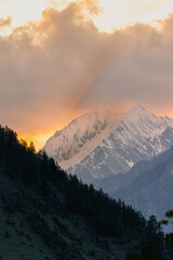 Obraz premium Mountain range at sunset Himalayas