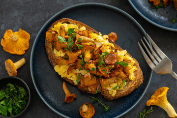 toast with scrambled eggs and garlic fried chanterelle mushrooms