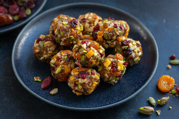 sweet and healthy energy balls