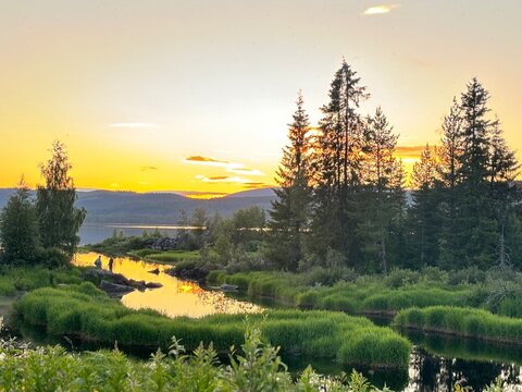 Sonnenuntergang am Mjosa-See bei Lillehammer