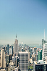 Fototapeta premium Fragmentos de arquitectura moderna y contemporánea en la gran ciudad de New York, con geometría, repeticiones, estructuras y composición arquitectónica