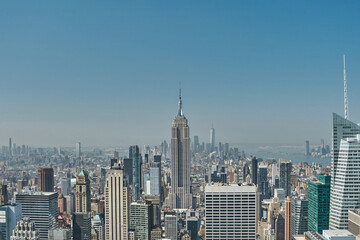 Fragmentos de arquitectura moderna y contemporánea en la gran ciudad de New York, con geometría, repeticiones, estructuras y composición arquitectónica
