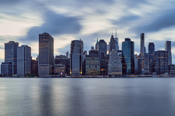 Fragmentos de arquitectura moderna y contemporánea en la gran ciudad de New York, con geometría, repeticiones, estructuras y composición arquitectónica