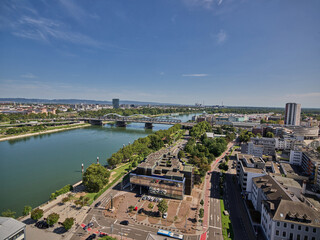 Blick auf den Rhein zwischen Ludwigshafen und Mannheim