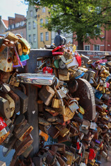 Fototapeta premium Kłódki symbol miłości. Mostek miłości Gdańsk lato 