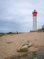 Plage, phare et jetée de La Serena en Afrique du Sud