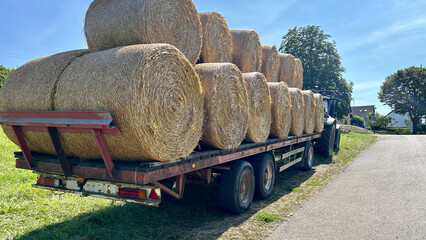 a trailer with straw bales