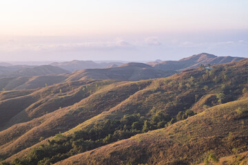 インドネシアのスンバ島の山の景色