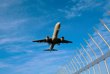 airplane in the sky © Richard Zhang