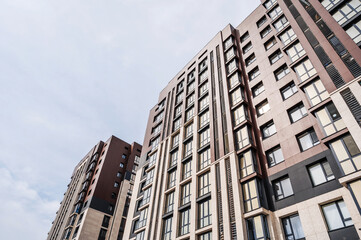 Fototapeta premium The facade of a new apartment building against the sky .