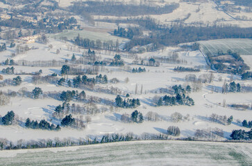 vue a&eacute;rienne d'un golf sous la neige dans les Yvelines en France