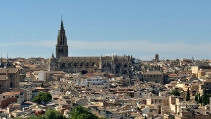 Obraz premium The beautiful landscape of Toledo with its cathedral in Spain