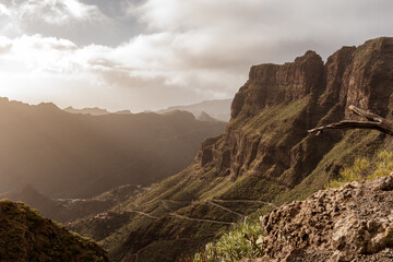 Panoramablick auf den Wag nach Masca auf Teneriffa in der goldenen Stunde, während des...