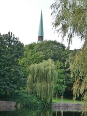 St.Marien-Kirche an der Alster in Ohlsdorf hinter B&auml;umen