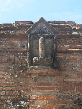 Image of a phallus on a wall, a symbol of wealth and abundance in the ancient Roman city of Pompeii , Italy