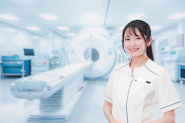 MRI室で働く若い女性技士