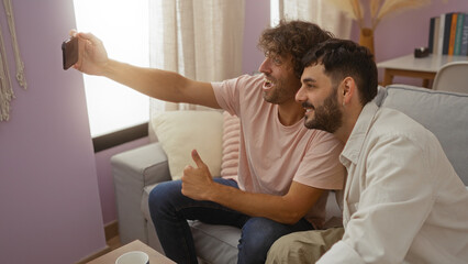 Obraz premium Men taking a selfie together in a cozy living room, showcasing friendship and happiness in a home setting