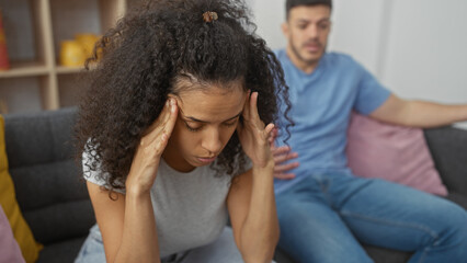 Obraz premium Concerned woman sitting headache man comforting apartment