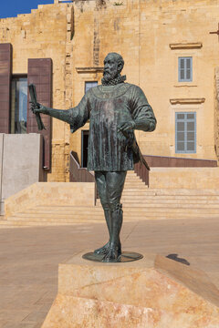 23 Mar 2023. Malta, Valletta. Statue of Jean de Valette, founder of the city.