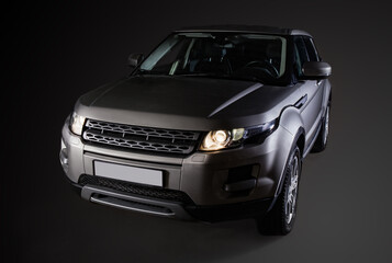 Naklejka premium SUV on a dark gradient background