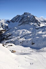 Obraz premium Snowcapped Alpine mountain peaks in the Three Valleys, France. Breathtaking view from popular Courchevel ski resort located in French Tarentaise Valley.