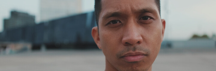 Obraz premium Close-up of an athlete, in sportswear, the guy is focused looking at the camera, panorama