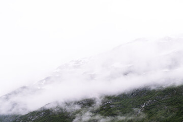 Obraz premium Mountain landscape in Glacier Bay National Park in southeastern Alaska during summertime