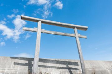 鳥居と空