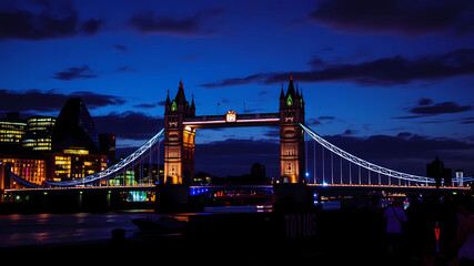 Obraz premium night-skies with view of Tower Bridge, with retrowave aesthetic